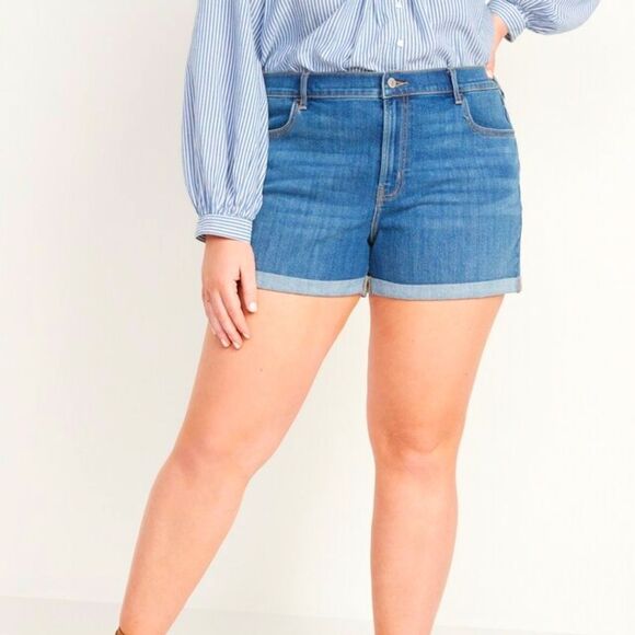 NWT- Old Navy - 30+. Mid Rise Wow Denim Short - Picture 1 of 9